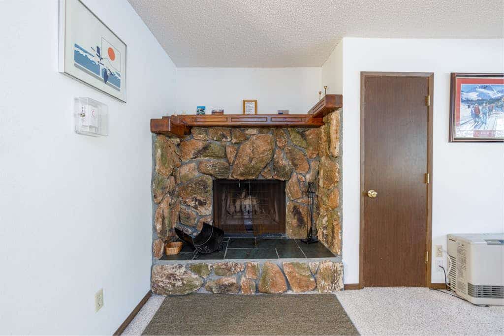 A spacious one-bedroom condo sitting directly in the heart of Girdwood, within easy walking distance of the local mercantile, breweries, and backcountry trailheads. When the powder calls, the Alyeska Resort lifts are just a few minutes up the road or accessible via the local resort transit shuttle. The interior layout features a fully equipped kitchen and a generous living room focused around an authentic, wood-burning fireplace—offering the exact kind of setup that handles a long ski weekend or an extended seasonal stay without strain. Shared building laundry facilities add to the practical utility. Standard Specs: Full kitchen, wood-burning fireplace, flat-screen cable TV/DVD, high-speed WiFi, keypad entry, and shared building laundry. Dedicated parking for one vehicle. Sleeps 4.