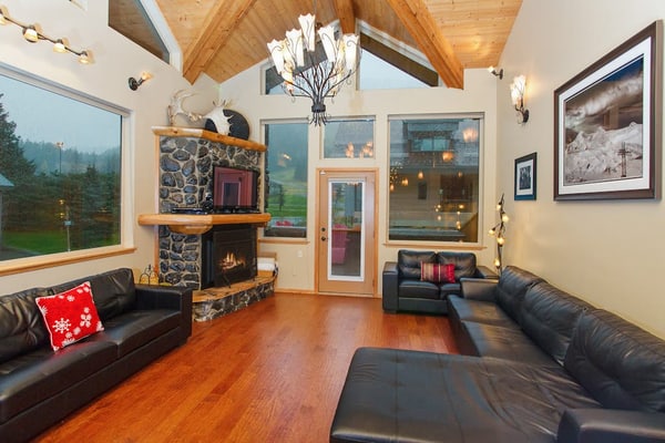 Sitting directly across the street from Alyeska Resort, this modern townhouse lets you ski straight to the lifts and walk directly to village dining. The contemporary architecture inside features vaulted ceilings, clean design lines, and a massive floor-to-ceiling stone gas fireplace that draws the mountain landscape right in. The amenities are engineered for premium mountain recovery, featuring a private indoor steam shower, a jetted soaking tub, a fully appointed chef's kitchen, and a large deck pointed at the peaks. *Please note: The outdoor hot tub is temporarily undergoing maintenance until Spring 2025.* Standard Specs: Full kitchen, stone gas fireplace, steam shower, jetted tub, private washer/dryer, flat-screen TV with Netflix, high-speed WiFi, and keypad entry. Parking for one vehicle. True ski-in/ski-out access. Sleeps 6.