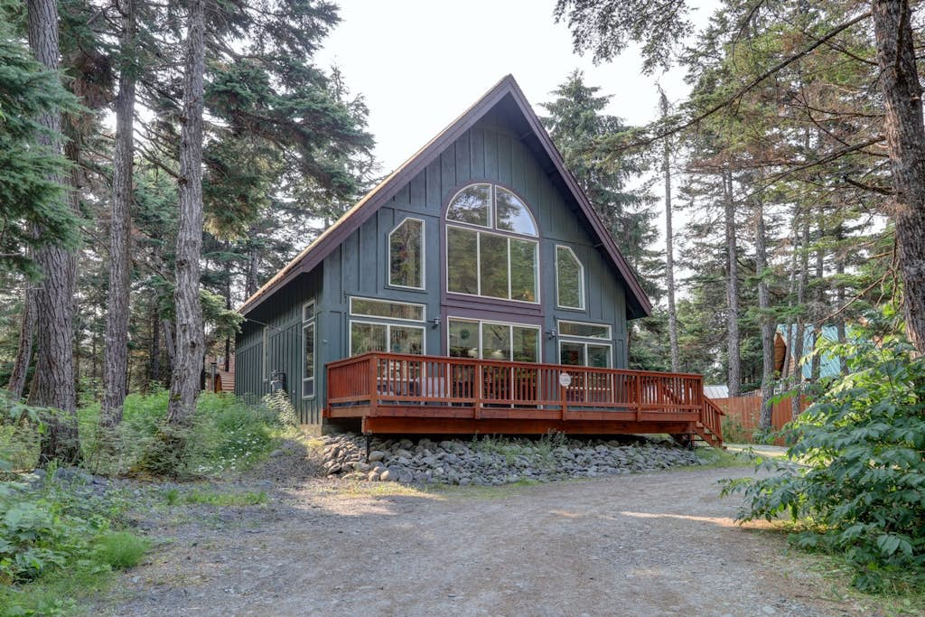 Hanging Glacier Chalet