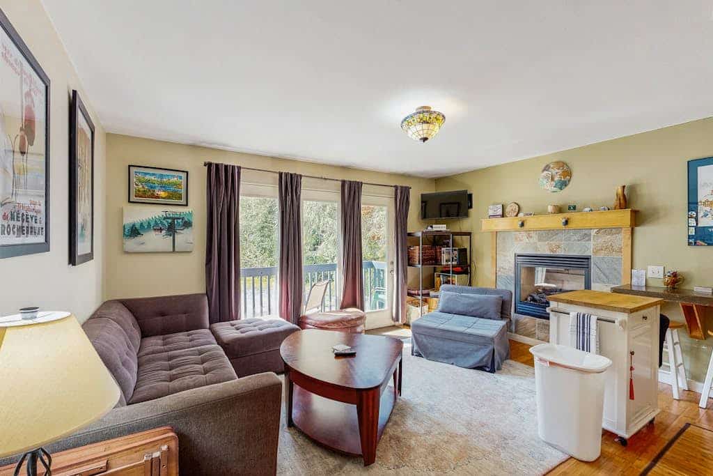 A highly practical, budget-friendly Girdwood basecamp designed for active outdoor travelers who would rather spend their time and resources out on the mountain trails than inside an over-priced room. The smart studio layout features clean, no-nonsense utility with comfortable sleeping arrangements for up to four guests (including custom bunk options) and a fully equipped kitchen. Settle in with a flat-screen TV and Netflix streaming after an aggressive trail day, or step downstairs to utilize the shared building sauna to thaw out. Located next door to a local coffee shop and walking distance to the Alyeska chairlifts. Standard Specs: Fully equipped kitchen, flat-screen TV with Netflix streaming, DVD library, high-speed WiFi, keypad entry, and access to an on-site building sauna/coin laundry. Dedicated parking for one vehicle. Sleeps 4.