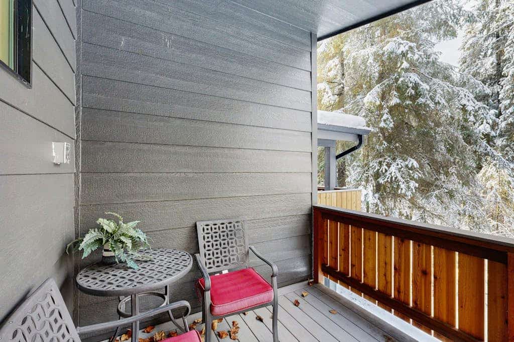 Brand new, masterfully designed, and positioned directly alongside the running waters of California Creek. Silver Tip Condo perfectly blends crisp modern comfort with rugged alpine utility, featuring dual outdoor viewing decks—a private creek-side deck at the back and an air-clearing mountain-view deck at the front. The high-end interior features clean modern lines, premium in-floor radiant heating throughout, a gas fireplace, and a large 75” Smart TV. Ditch the car keys and walk across a charming private footbridge spanning the creek for direct access to the Double Musky Restaurant, or take a short stroll to the local mercantile, grocery store, and shuttle loop. Standard Specs: Full kitchen with complete cookware, in-floor radiant heating, gas fireplace, 75” Smart TV, private creek/mountain decks, private in-unit washer/dryer, keypad entry, and front-door security camera. Parking for two vehicles. Strictly no parties/quiet hour compliance (10 PM–8 AM). Sleeps 4.