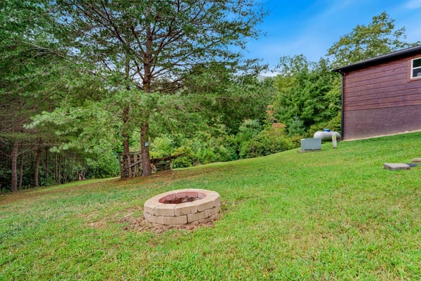 Modern mountain-view cabin with wraparound deck, firepit, & fireplace