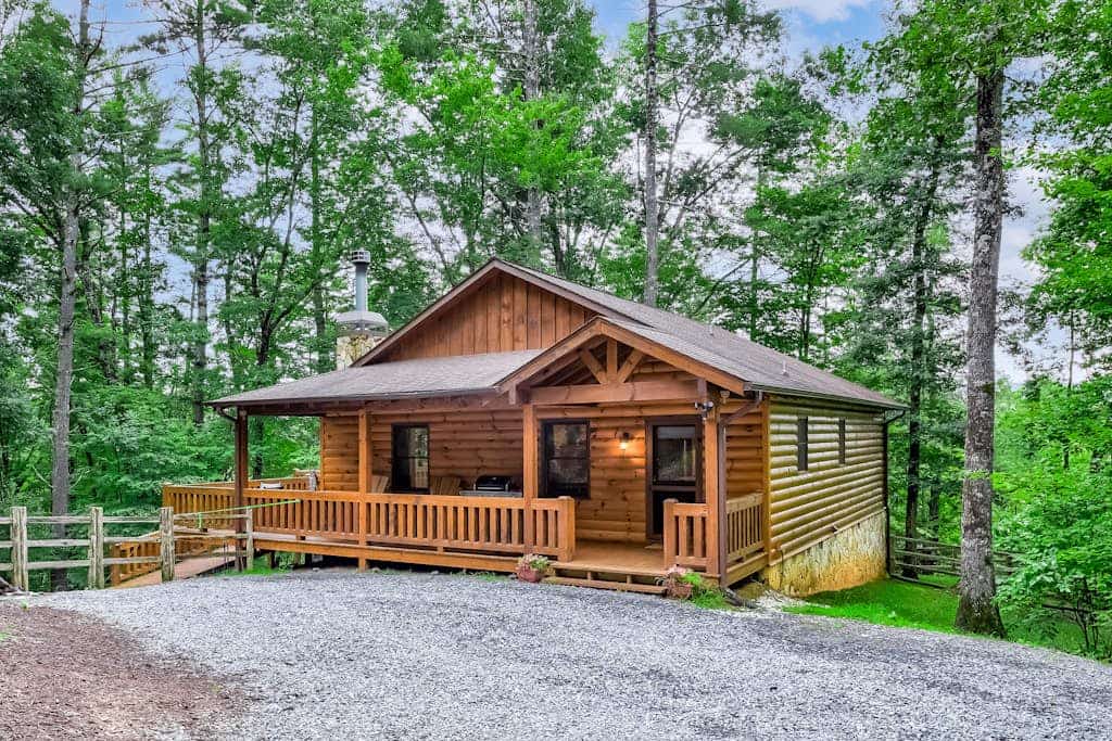 Dog-friendly cabin with private hot tub, fenced yard, and gorgeous location