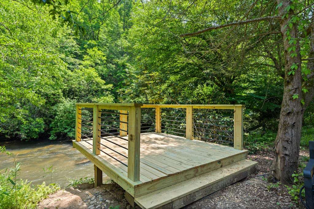 Dog Friendly Lodge near town with screened deck, hot tub, game room & WiFi