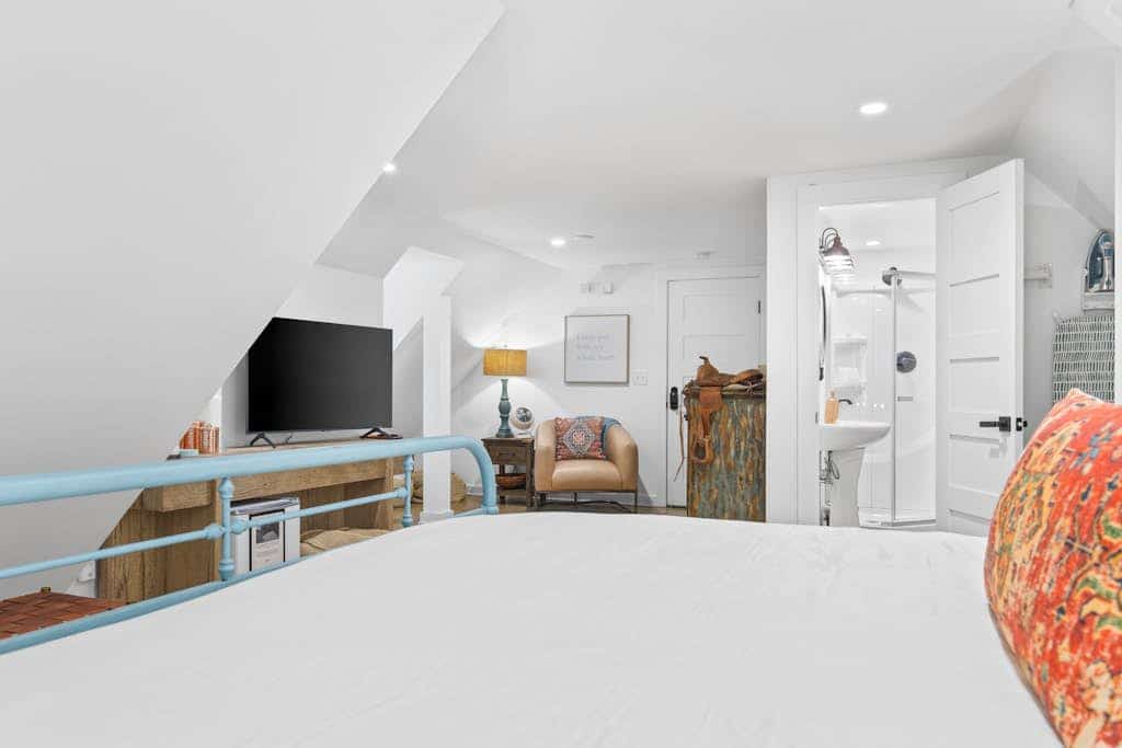 Third-floor mountain view suite with deck, firepits, & game room