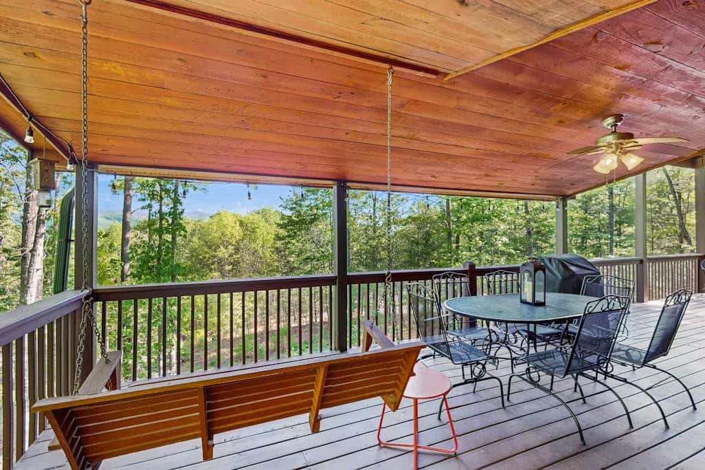 Treetop cabin with private hot tub, furnished deck, & free WiFi - dog-friendly