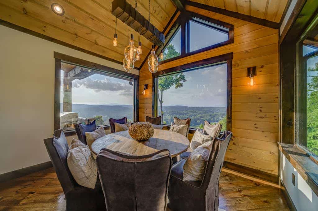 Luxury mountain-view home with private hot tub and pool table - snowbirds OK