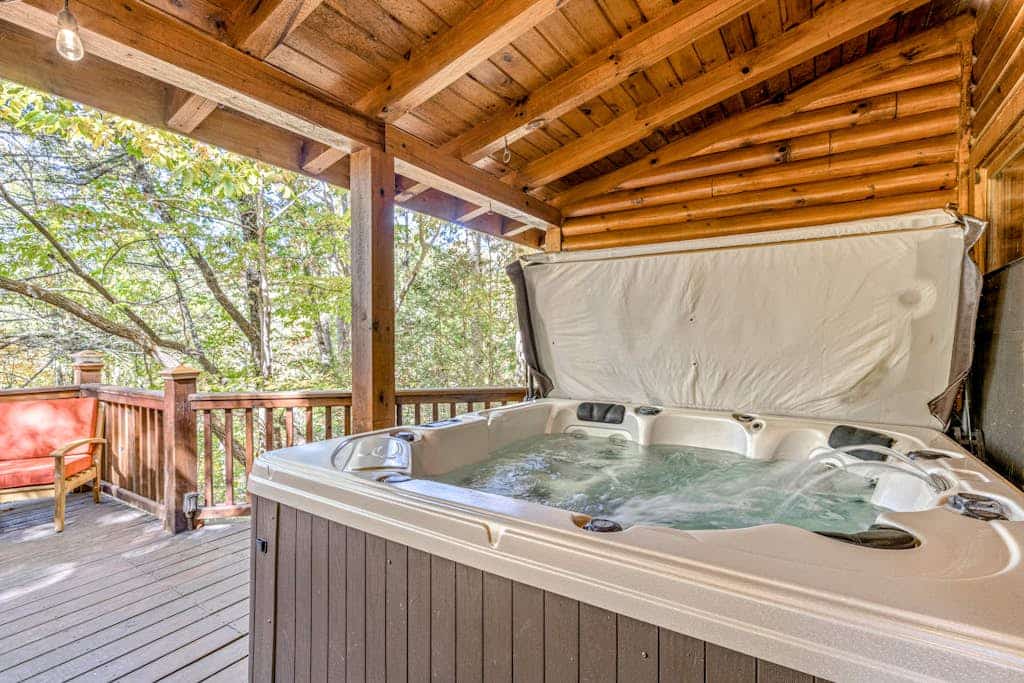 Dog-friendly 1 BR + Loft cabin with deck, hot tub, firepit, fireplace, W/D, & AC