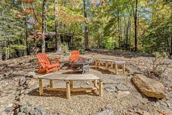 Dog-friendly 1 BR + Loft cabin with deck, hot tub, firepit, fireplace, W/D, & AC