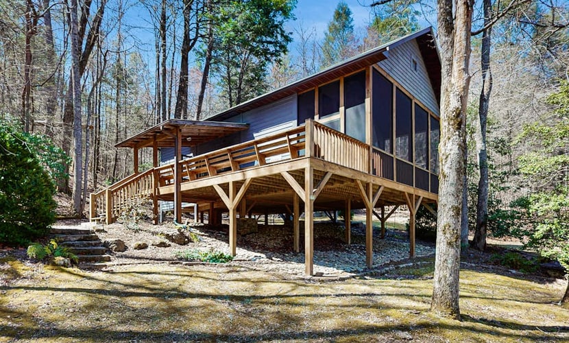 Lovely riverfront cabin in secluded setting w/ private hot tub, deck, & firepit