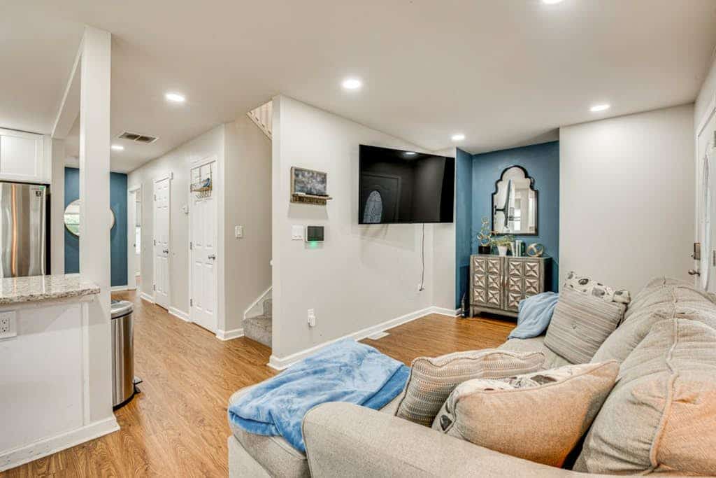Spacious Family Retreat Near Airport