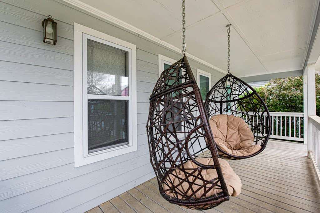 Spacious Family Retreat Near Airport