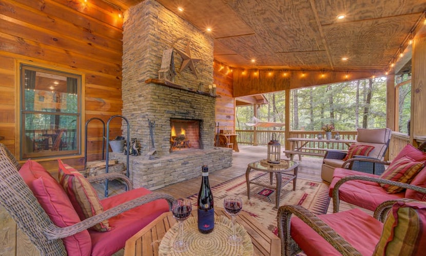Cozy home near river with hot tub, outdoor fireplace, firepit, secluded location