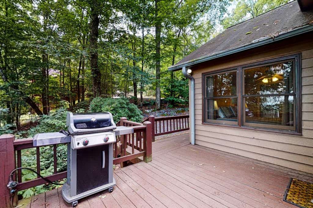 Charming Cabin w/ a Gas Fireplace, Washer/Dryer, Furnished Deck, & Gas Grill