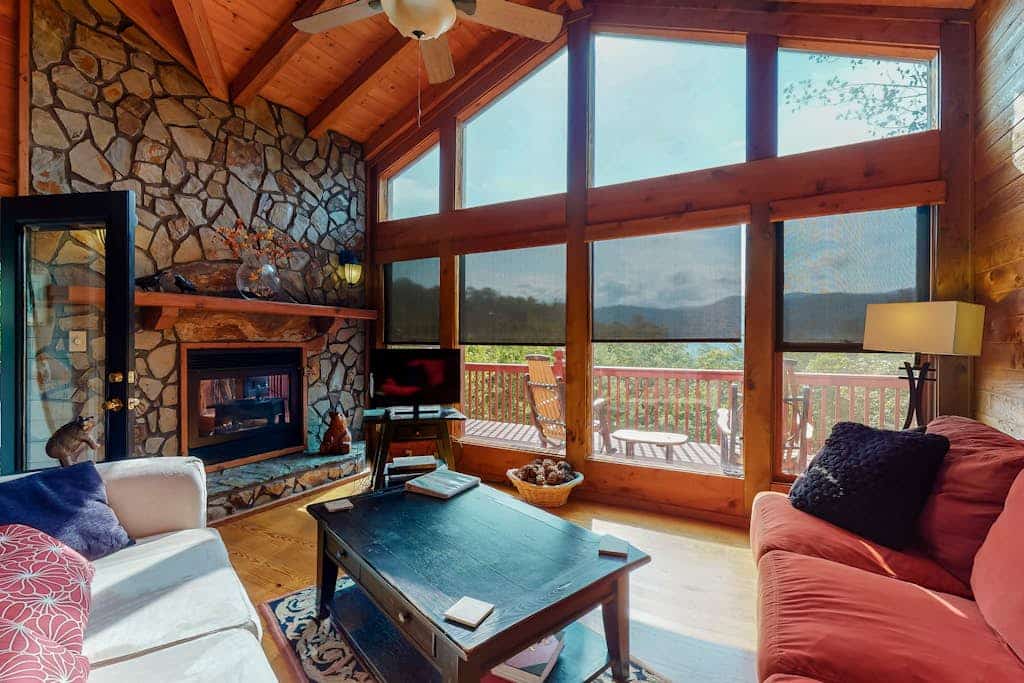 Inviting cabin w/ mountain views, gas grill, & deck
