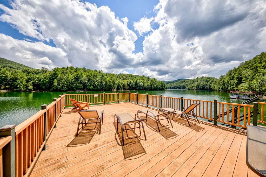 4 BD 3 BA lake house with dock, porch, kayaks, hot tub, Wifi, foosball & AC