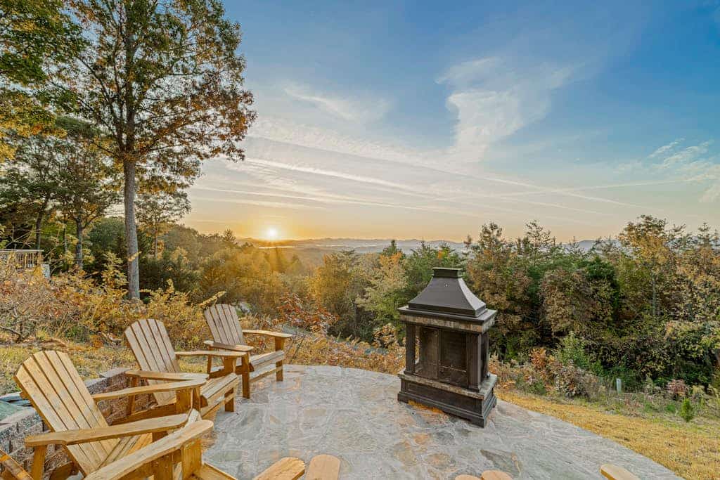 Gorgeous home with wraparound deck, mountain views, hot tub, sauna, & fireplace
