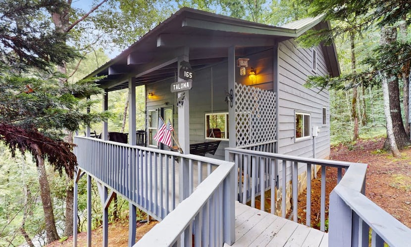 Studio cabin with wood-burning fireplace, hot tub & fireplace - near downtown