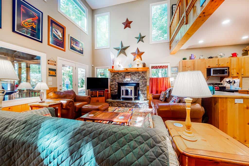 Two King Suites: Modern comforts near Downtown Clayton & Lake Burton with Wifi