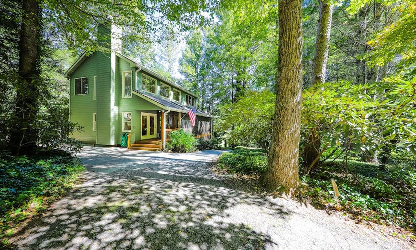 Two King Suites: Modern comforts near Downtown Clayton & Lake Burton with Wifi