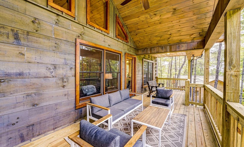 Brand-new cabin with mountain views, ping-pong, Wifi, AC, & firepit