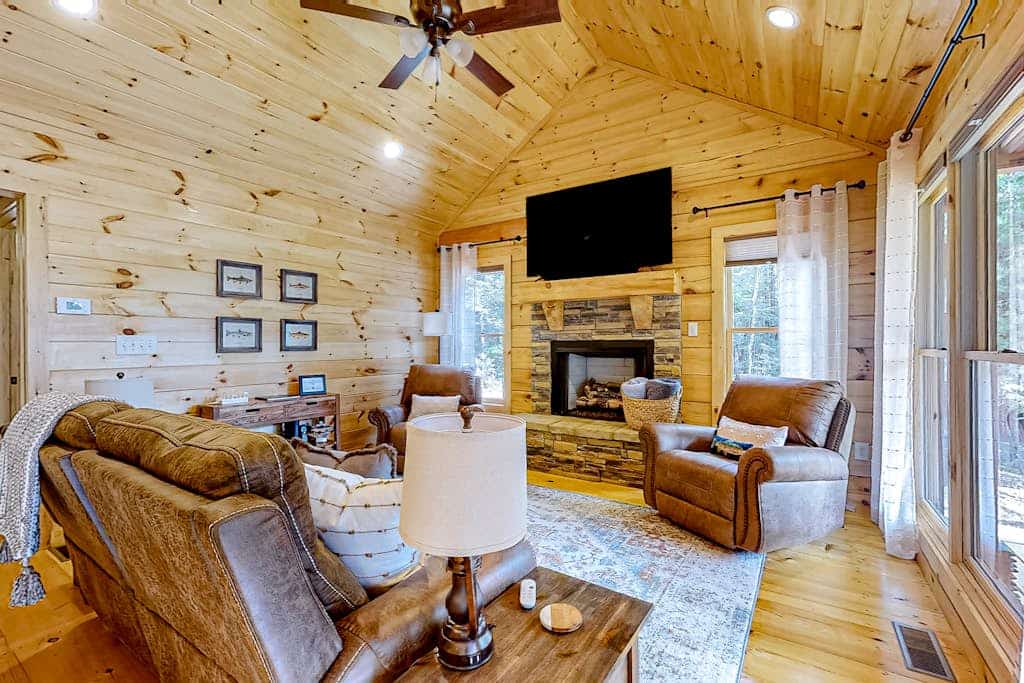 Dog-friendly cabin with covered porch, patio, firepit, fireplace, & grill