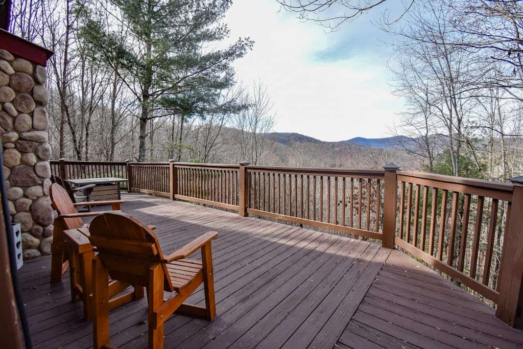 Dog-friendly peaceful cabin with wrap-around deck, hot tub, game tables, & grill