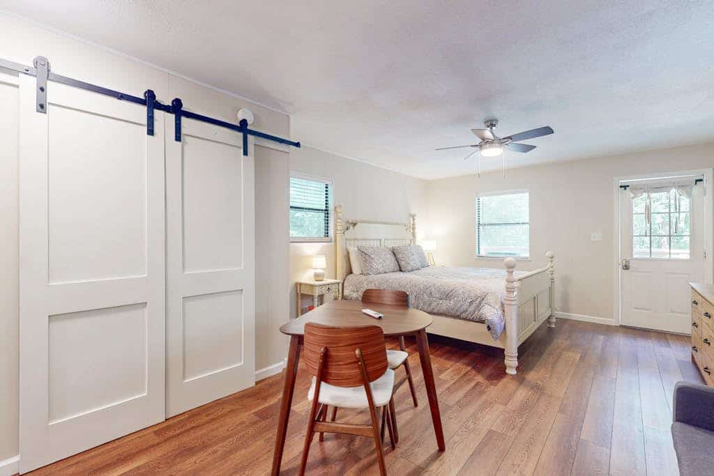 Modern aparthotel with stunning mountain views & close to the town of Blue Ridge