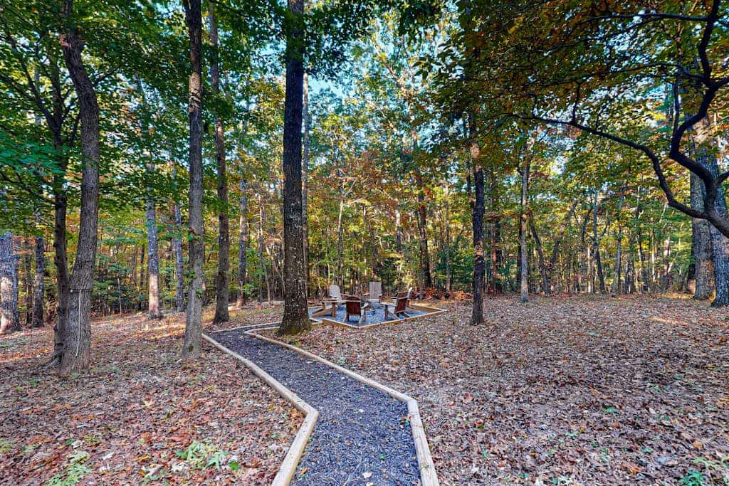 Lovely getaway with exceptional and spacious outdoor living close to downtown
