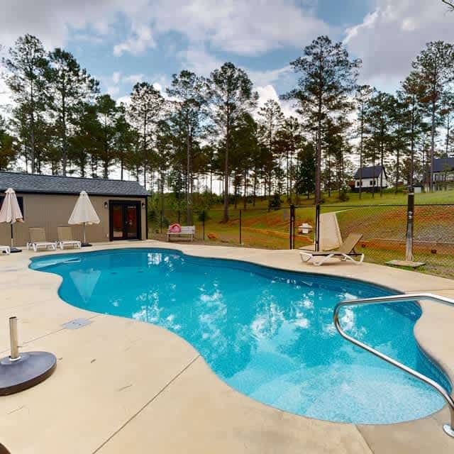 Relax & Play in the Mountains – Pool, Game Room, Fireplace & Firepit