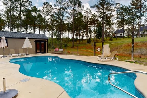 Relax & Play in the Mountains – Pool, Game Room, Fireplace & Firepit