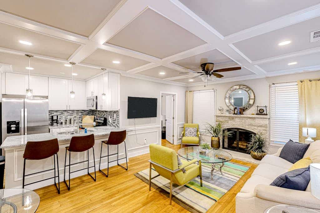 Renovated downtown house w/ enclosed backyard, deck, fireplace, central AC & W/D