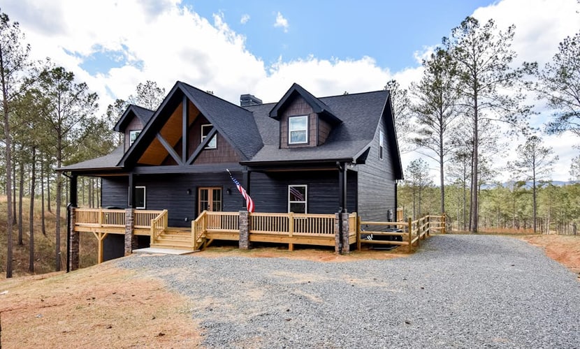 Modern mountain cabin with stunning views, & ample entertainment space
