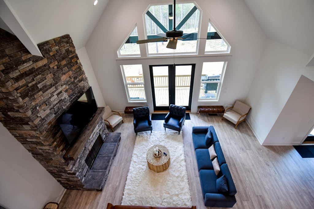 Mountain Peak Lodge - Where Games & Views Meet