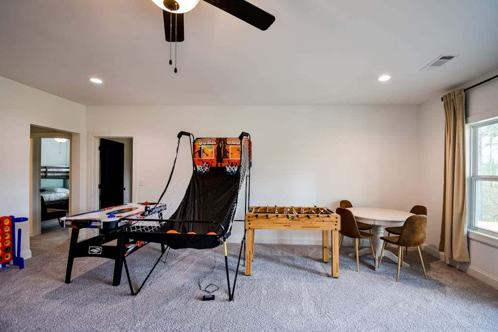 Mountain Peak Lodge - Where Games & Views Meet