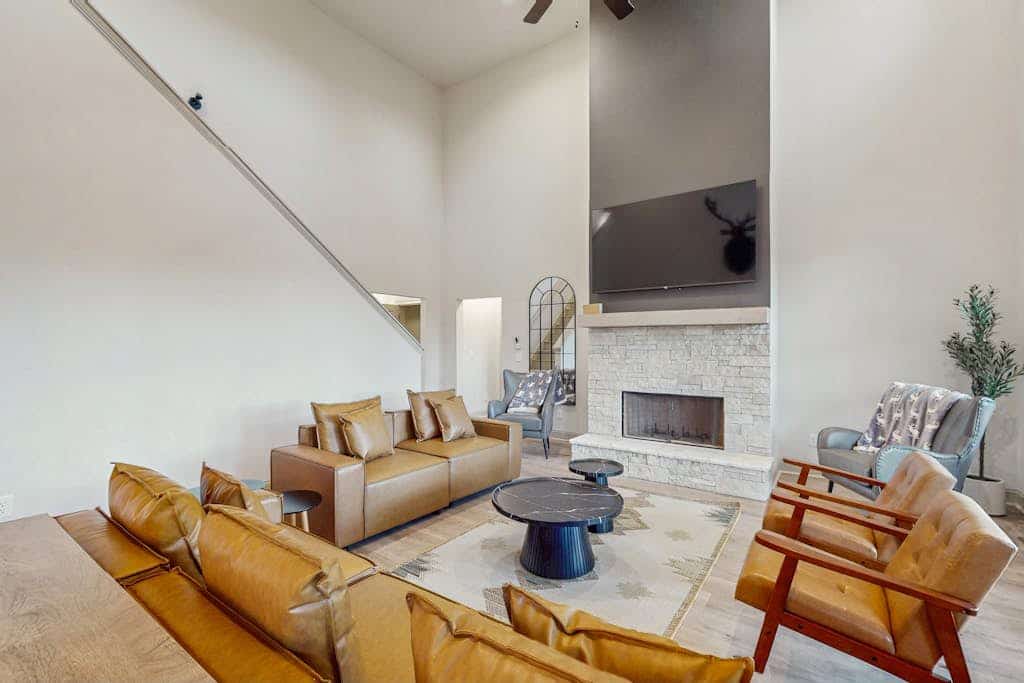 Amazing home with wifi, game room, expansive outdoor patio & serene views
