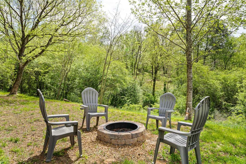 New-build near town with fireplace, central AC, washer/dryer, deck & great views
