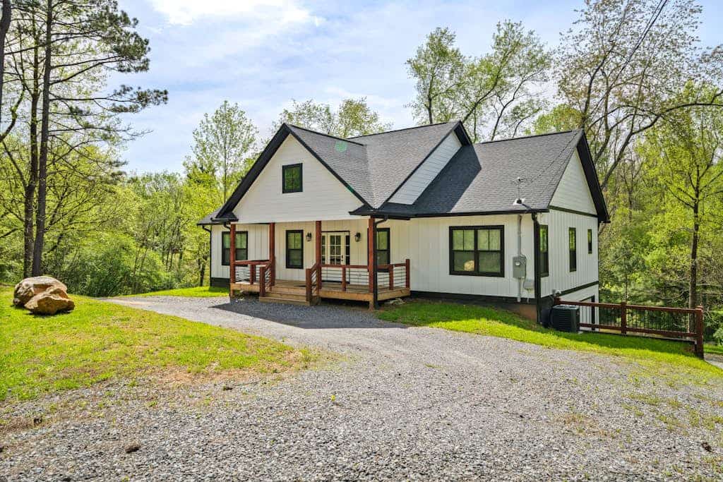 New-build near town with fireplace, central AC, washer/dryer, deck & great views