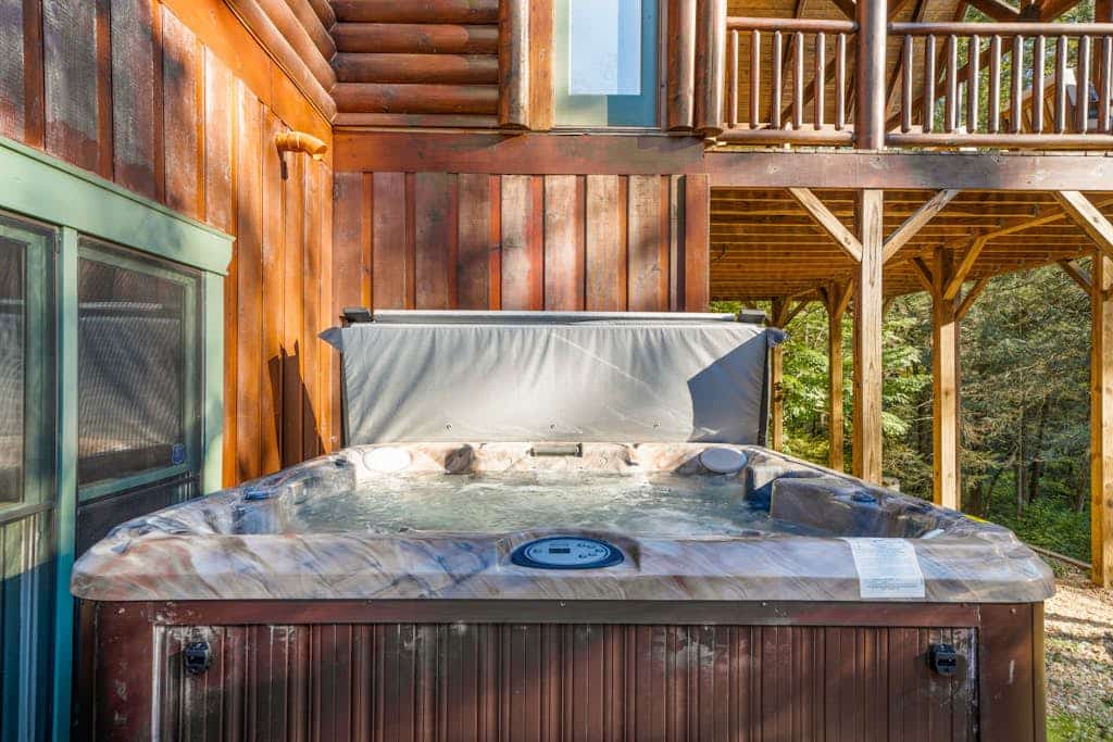 Gorgeous riverfront cabin with firepit, hot tub, central AC, & washer/dryer