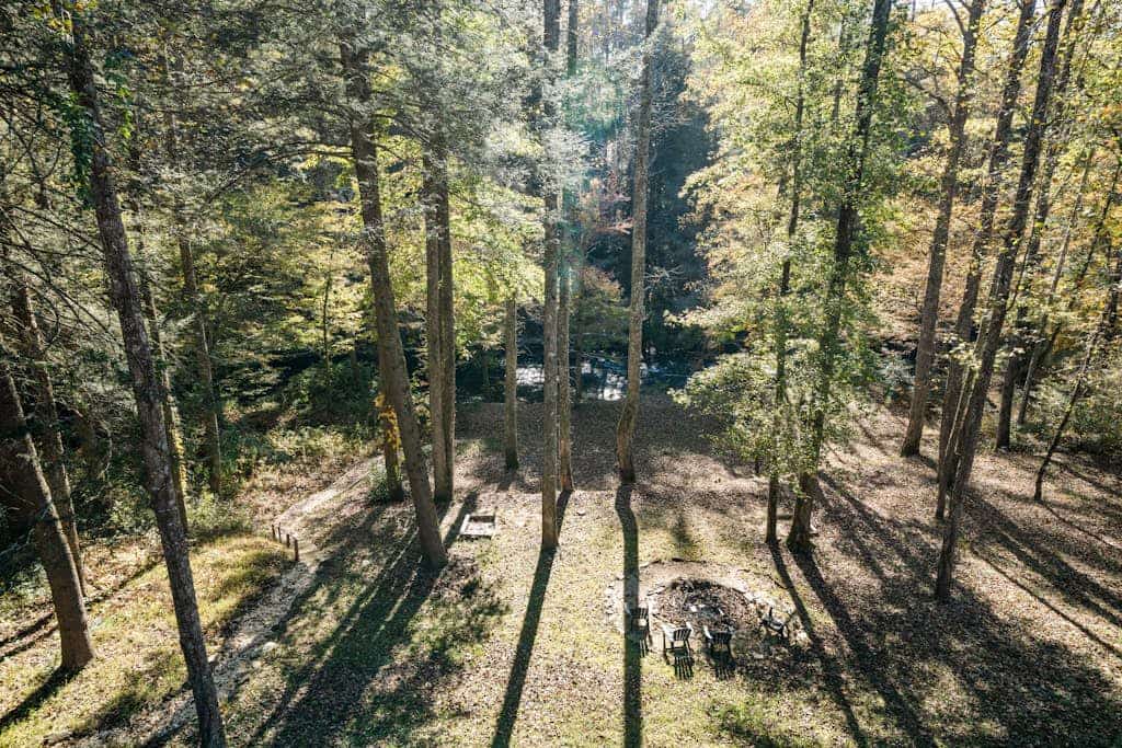 Gorgeous riverfront cabin with firepit, hot tub, central AC, & washer/dryer
