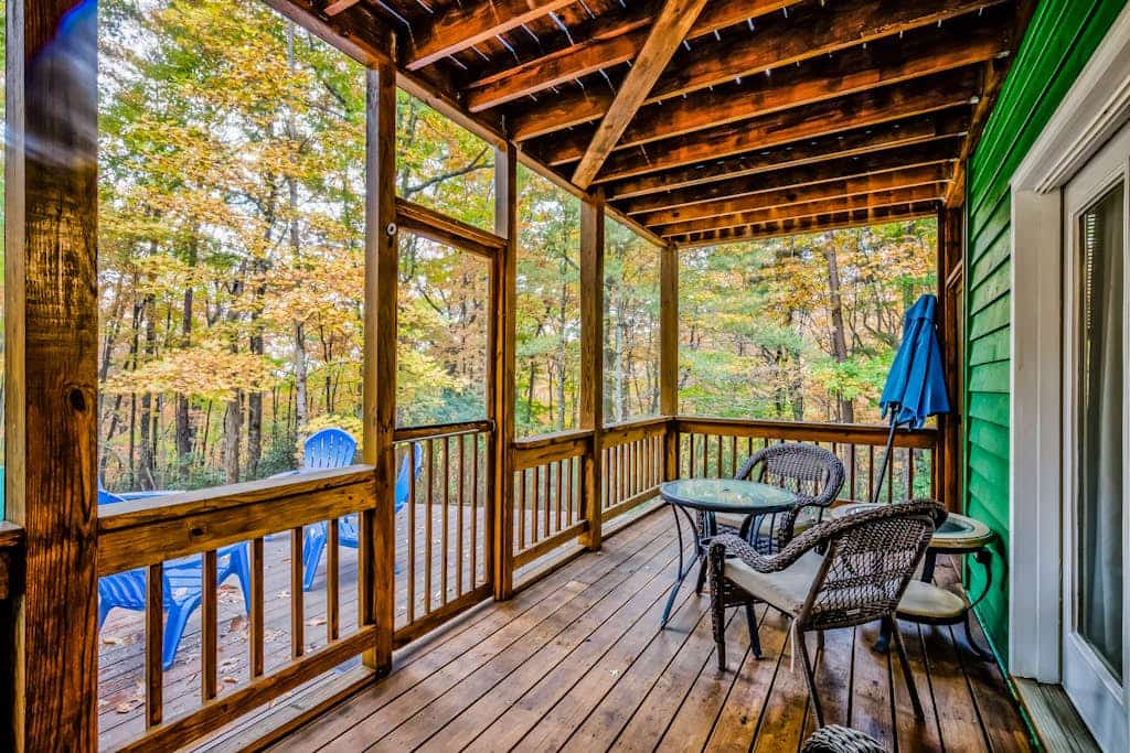 Secluded dog-friendly cabin w/grill, deck, forest & mountain views, 4x4 required