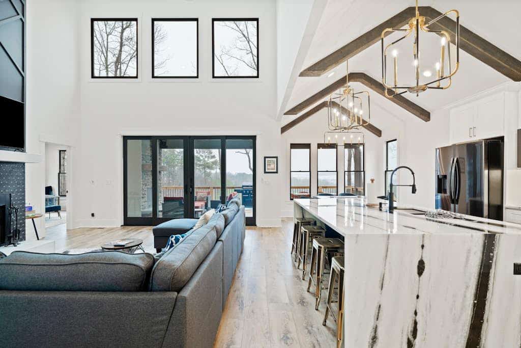 Luxury 4 BDR Cabin with Mountain Views Near Downtown Ellijay, GA