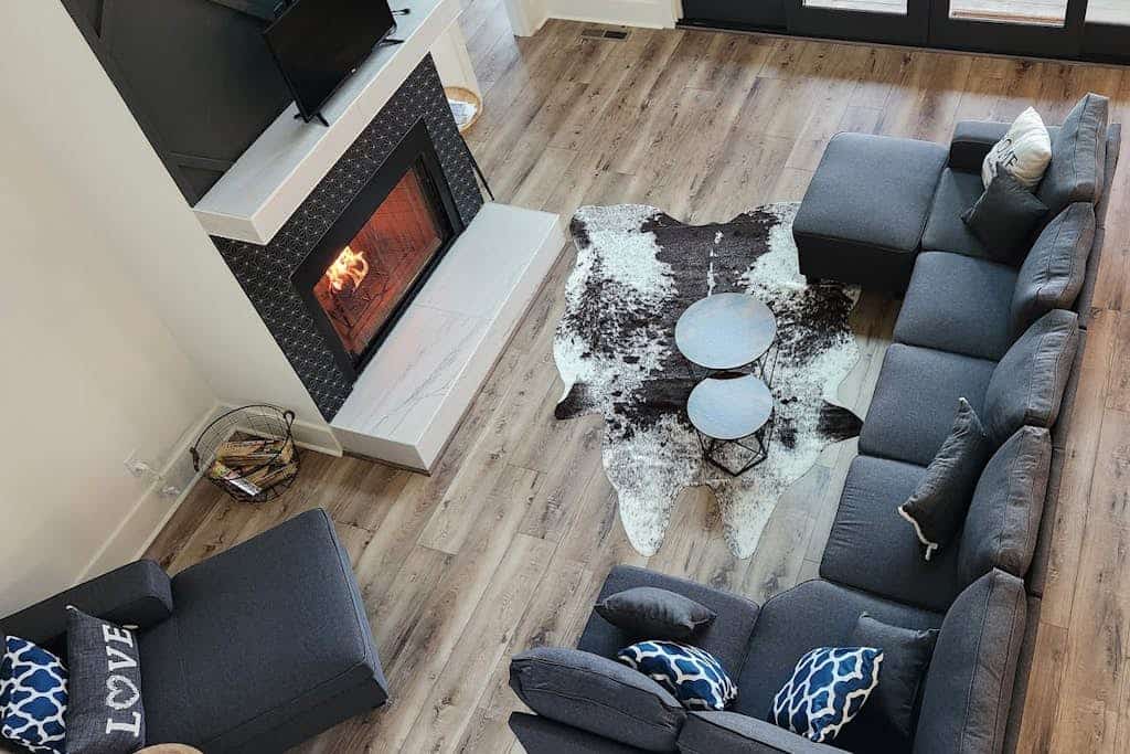 Luxury 4 BDR Cabin with Mountain Views Near Downtown Ellijay, GA