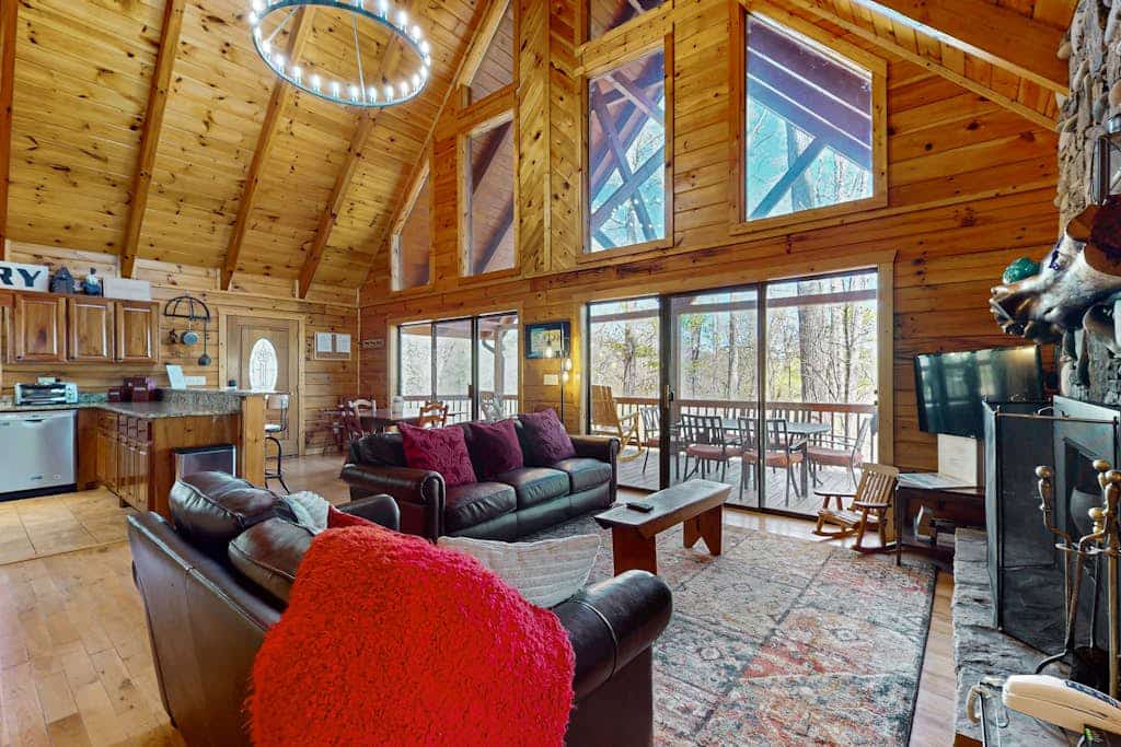 Picturesque log cabin in Aska adventure area w/access to Lake Blue Ridge
