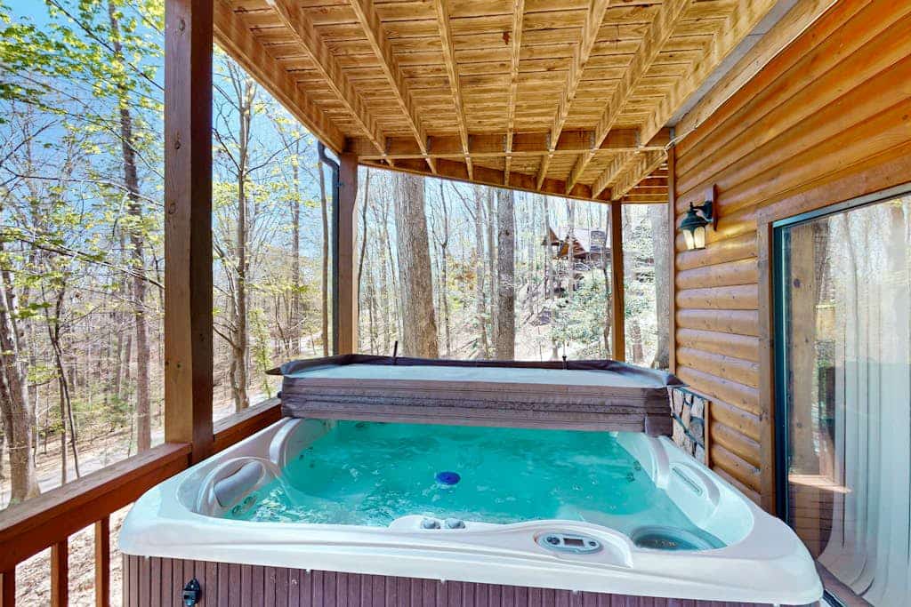 Picturesque log cabin in Aska adventure area w/access to Lake Blue Ridge