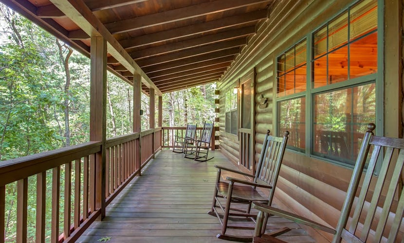 Dog-friendly cabin in the woods with Gas fireplace & two decks