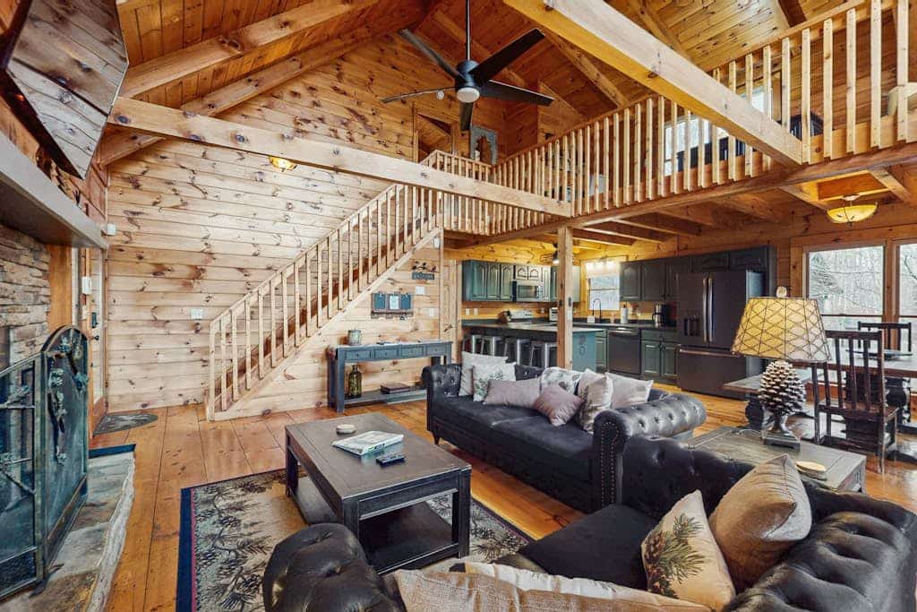 Secluded mountain cabin w/ multiple decks