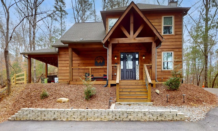 Charming cabin w/modern amenities, shared pool, & dog-friendly