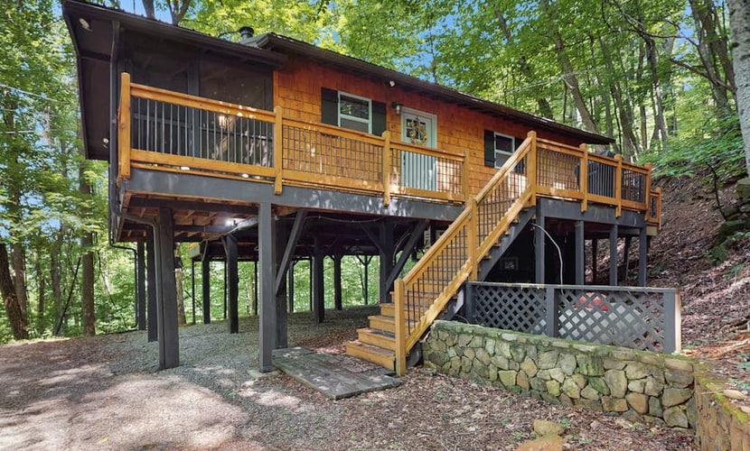 North Georgia getaway with community pool, trails, and fire pit