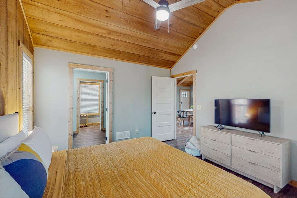 Dog-Friendly Mountain Retreat with 2 King Suites, EV Charger & Resort Amenities